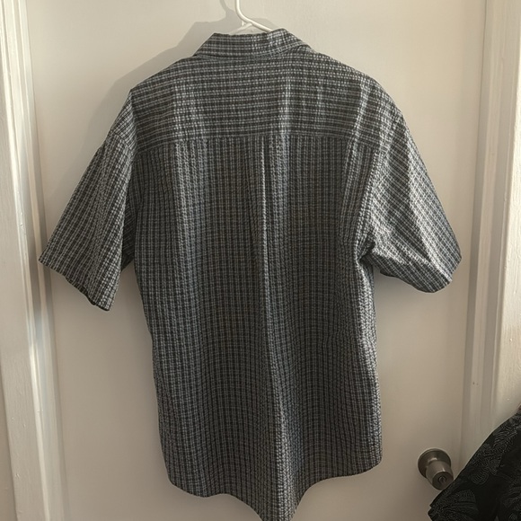 Van Heusen Seersucker - Plaid button down - Short Sleeve - Large - Picture 4 of 4